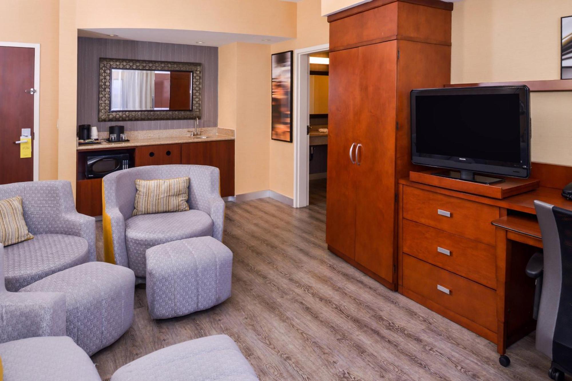 Hotel Courtyard By Marriott Victorville 3*