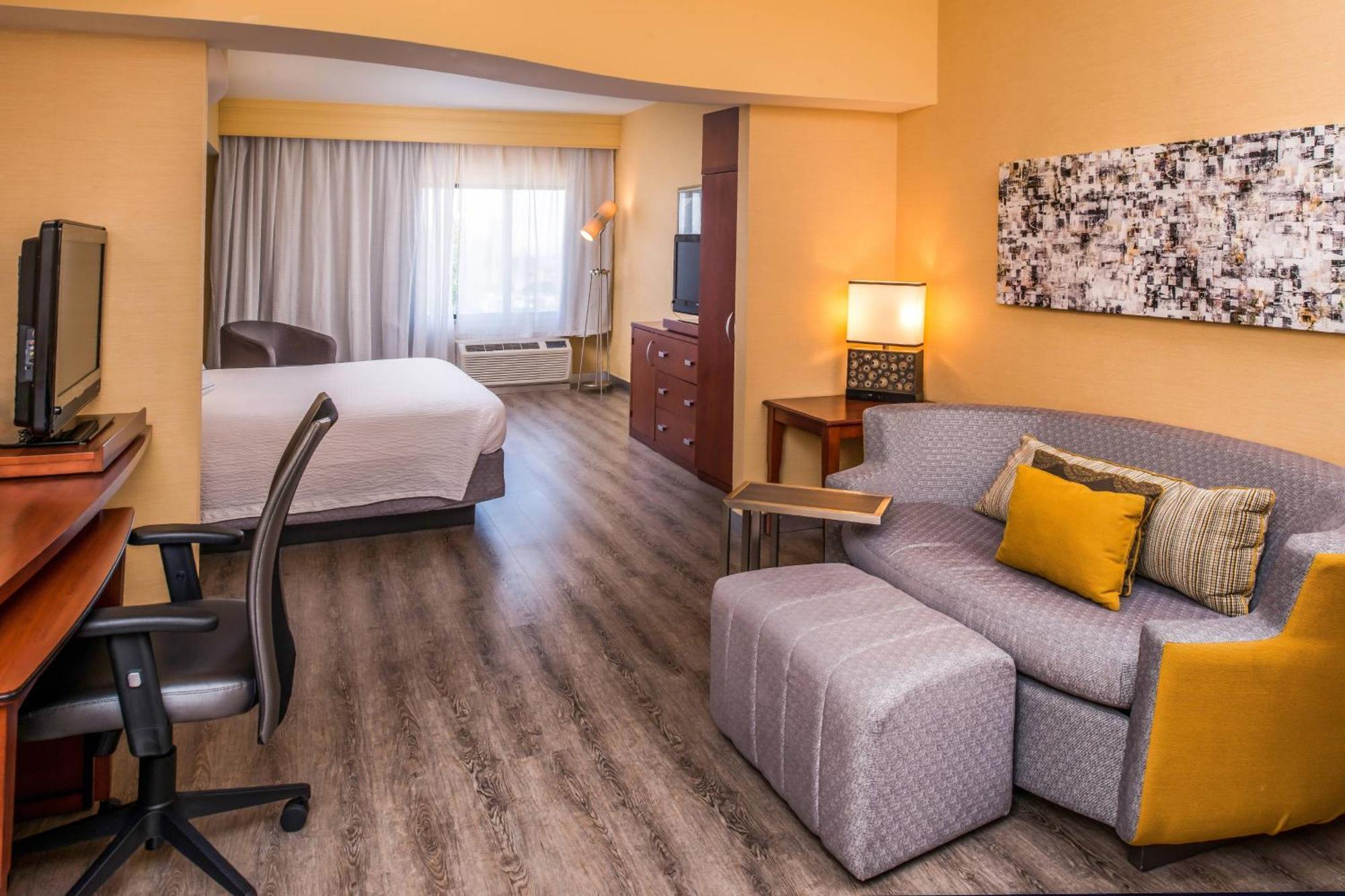 Courtyard By Marriott Victorville Hotel Hesperia
