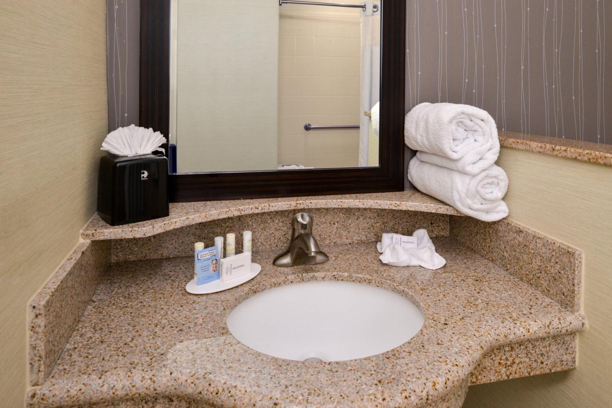 Courtyard By Marriott Victorville 3*