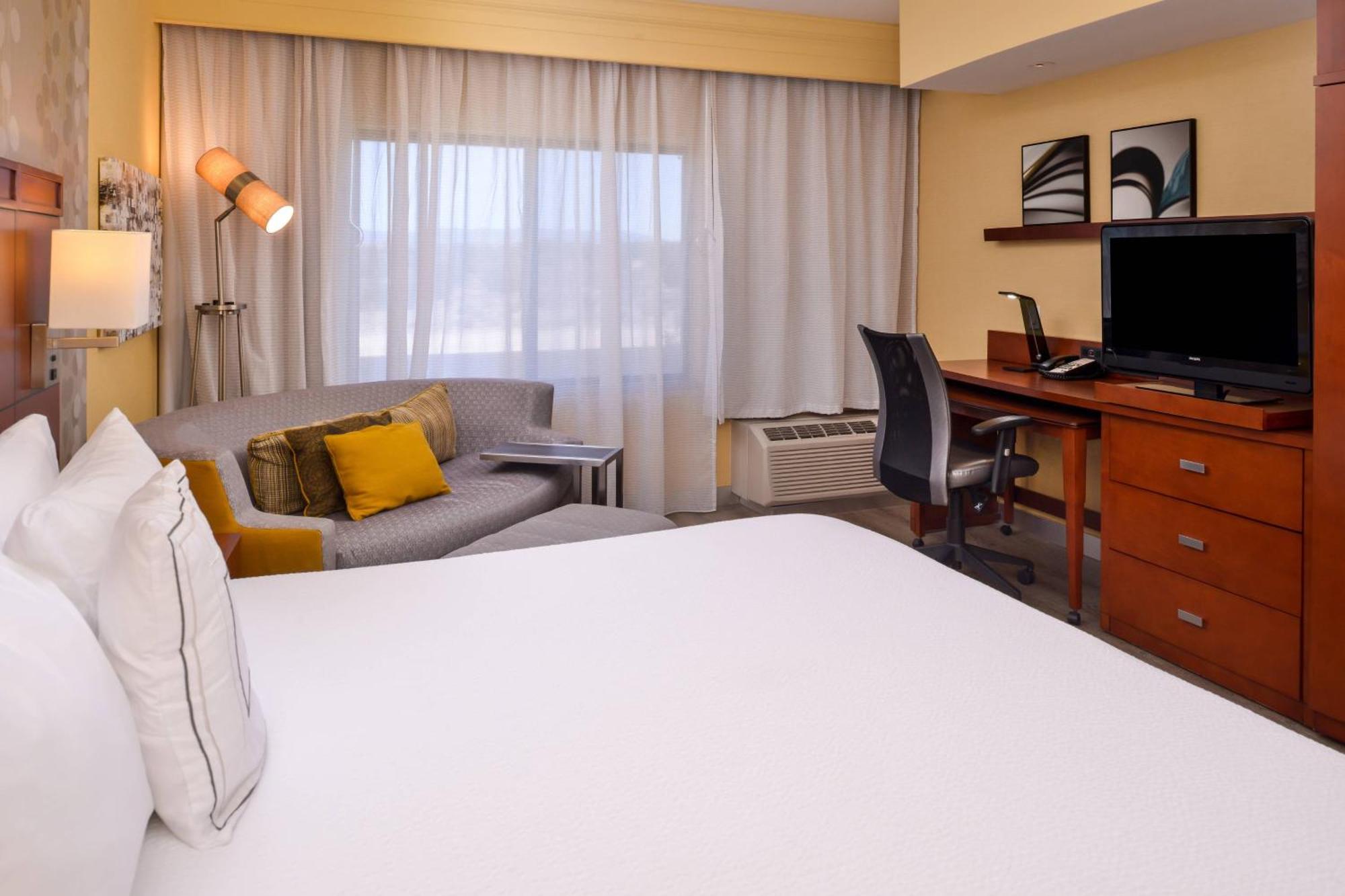 Courtyard By Marriott Victorville Hotel