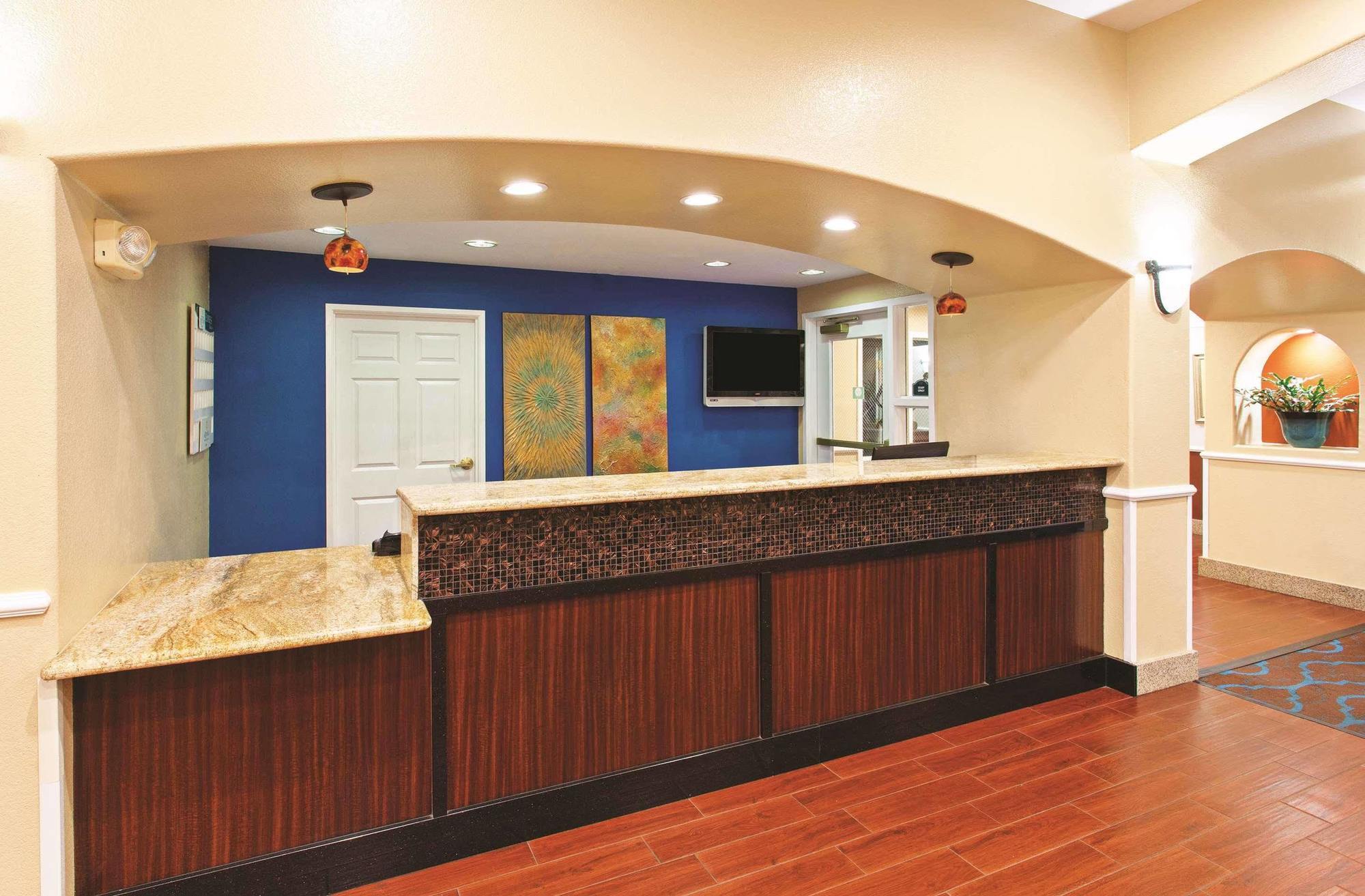 Courtyard By Marriott Victorville 3*